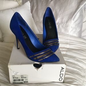 Blue Pump with Accent